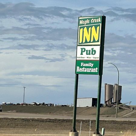 Maple Creek Motor Inn Buitenkant foto