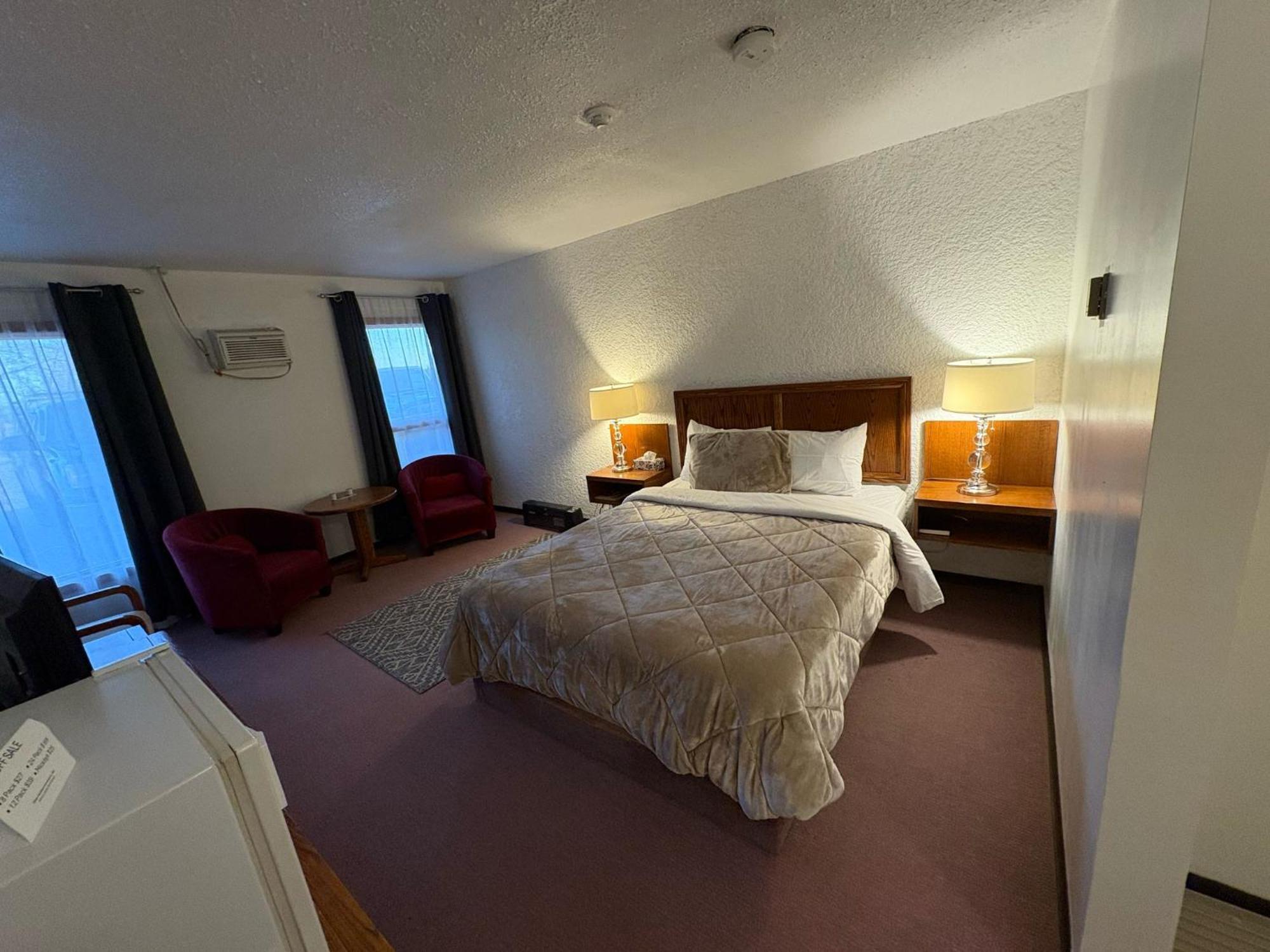 Maple Creek Motor Inn Buitenkant foto