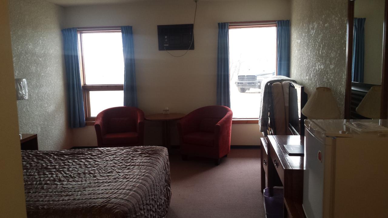 Maple Creek Motor Inn Buitenkant foto