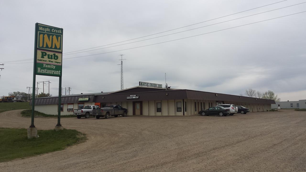 Maple Creek Motor Inn Buitenkant foto