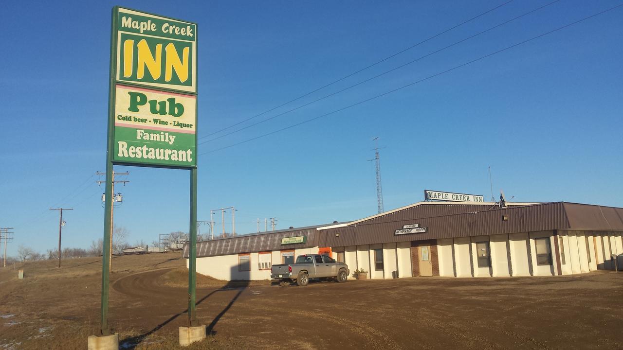 Maple Creek Motor Inn Buitenkant foto