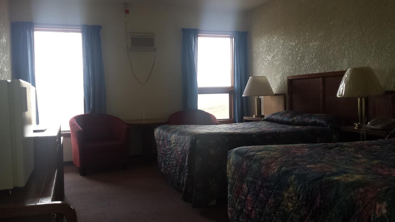 Maple Creek Motor Inn Buitenkant foto